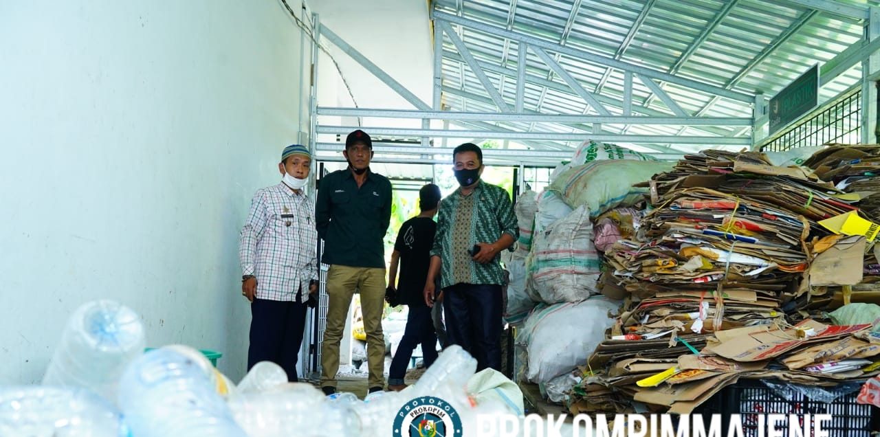 Sukseskan Program Majene Bersih, Camat dan Lurah Stadi Tiru Pengelolaan Sampah di Manggala Makassar