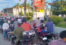 suasana antrian bbm di polewali mandar