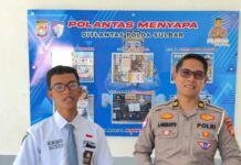 Ditlantas Polda Sulbar Pasang Mading Edukatif di SMA Negeri 1 Mamuju: Wadah Belajar Tertib dan Selamat