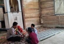15 Km Jalan Rusak, Bripka Nur Alam Tetap Jadi Guru Ngaji Anak Pedalaman Mamasa