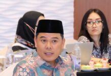 Bentuk Kepedulian ke Pa’Sandeq, Ajbar Abdul Kadir Bagikan 1 Ton Beras untuk Finalis Sandeq Segitiga