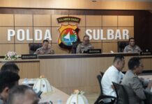 Komitmen Transparansi, Kapolda Sulbar Beserta PJU Ikuti Penyerahan LHP Keuangan dan Grand Entry Meeting Audit Semester II 2026