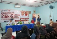 Jangan Tunggu Sakit! DKPPKB Sulbar dan PMI Perkuat Edukasi Kesehatan di Pasa’bu