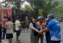 Bus Makassar-Palu Terbalik di Mamuju, Tim Biddokkes Polda Sulbar Respon Cepat Evakuasi 26 Korban