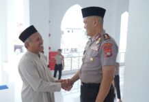 Sholat Dzuhur di Masjid Raya Suada, Kapolda Sulbar Titip Doa untuk Amanah Tugas