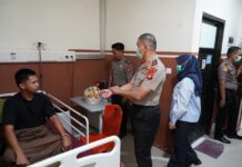 Minggu Kasih Kapolda Sulbar, Jenguk Personel Sakit dan Pastikan Layanan RS Bhayangkara Optimal